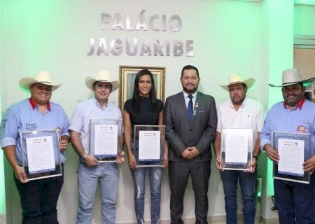 Câmara de Dourados homenageia  equipe organizadora do Dourados Rodeio Festival