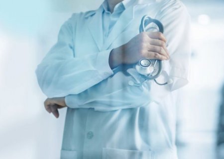 Vereador questiona atraso de 4 meses nos salários de médicos da UPA e HV