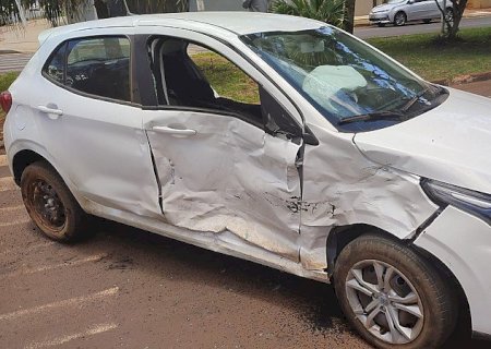 Mulher que fazia turismo em Dourados morre após carro cruzar preferencial