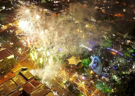 Dourados Brilha reúne 20 mil pessoas na noite de lançamento