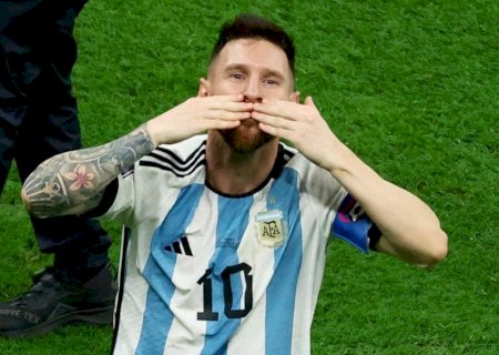 Messi exalta título e garante que seguirá na seleção: 'Quero jogar como campeão mundial'
