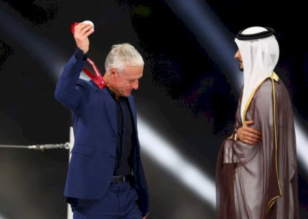 Deschamps deu bronca em jogadores da França no intervalo: "Vocês não estão jogando final de Copa do Mundo"