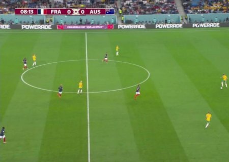 Giroud é acusado de recusar troca de camisa com australiano e rebate em tom de ironia na web