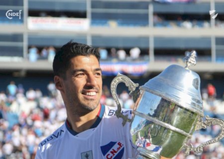 Próximo do Grêmio, Suárez vem de passagem pelo Nacional com título uruguaio ; veja números