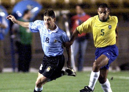 Ex-jogador da seleção uruguaia e da Juventus morre aos 49 anos