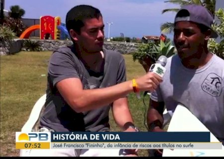 Surfista que fugiu de casa aos 7 anos e morou nas ruas usa o esporte para "sobreviver"