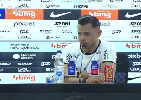 Romero tira selfie em coletiva e fala em recomeçar história no Corinthians: "Quero ser campeão"