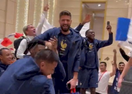 Jogadores da França fazem algazarra em hotel após vitória na semifinal