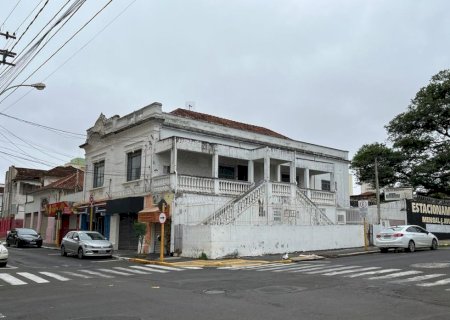 História apagada: campo de futebol e casa da família de Pelé no interior de SP não existem mais