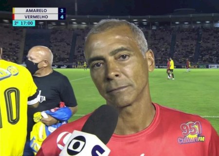 Ex-desafeto, Romário deseja melhoras a Pelé: "O mundo todo está rezando por você"