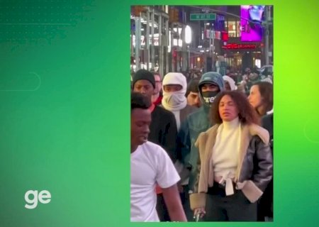 De folga do PSG, Mbappé e Hakimi se disfarçam na Times Square; veja