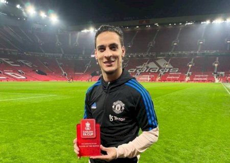 Antony celebra boa fase no Manchester United após vitória na Copa da Inglaterra