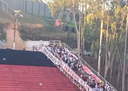 Diretor do Santa Cruz detona espaço destinado a torcida no Barradão: "Parecia um curral"