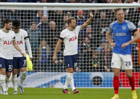 Kane marca, Tottenham vence e avança para a quarta fase da Copa da Inglaterra