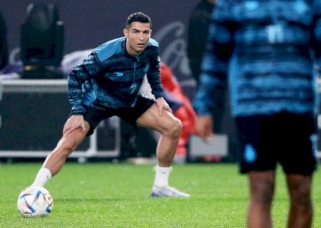 Cristiano Ronaldo treina diante do público no Al Nassr e se diz pronto para estreia