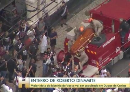 Multidão acompanha o último ato da despedida de Roberto Dinamite, ídolo do Vasco