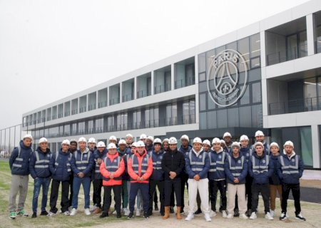 Jogadores do PSG visitam novo CT, que custou quase R$ 1,6 bilhão