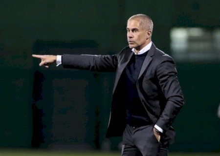 Sylvinho vai assumir o comando da seleção da Albânia