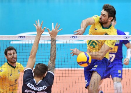 Lucão é suspenso pela FIVB em quatro jogos por gesto obsceno