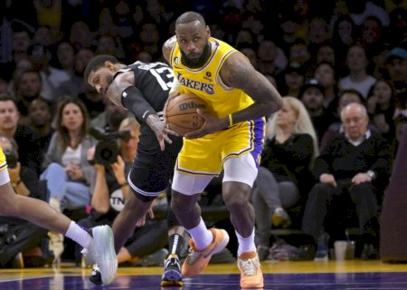 LeBron anota 46, quebra mais um recorde, mas Clippers batem os Lakers
