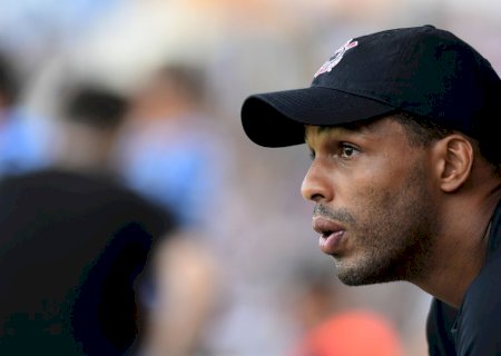 Lázaro admite desequilíbrio em atuações do Corinthians fora de casa