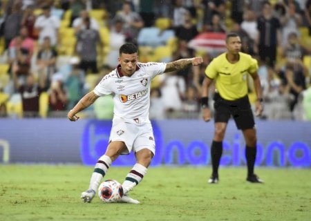 Auxiliar de Diniz explica o motivo de Calegari cobrar o pênalti do Fluminense: "Decisão de campo"