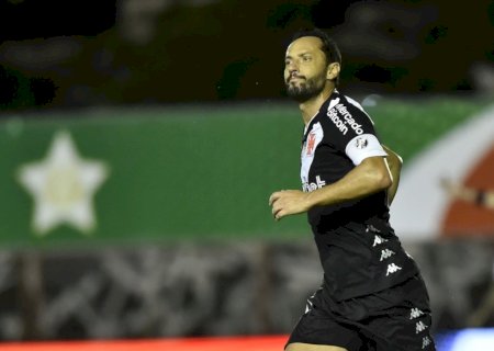 Nenê supera Romário e se torna o jogador mais velho a marcar pelo Vasco