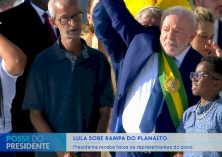Jovem que participou da entrega da faixa presidencial a Lula é nadador do Corinthians