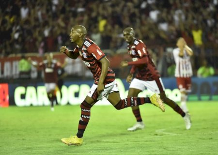 Análise: garotada do Flamengo reage no segundo tempo, e Lorran aproveita chance