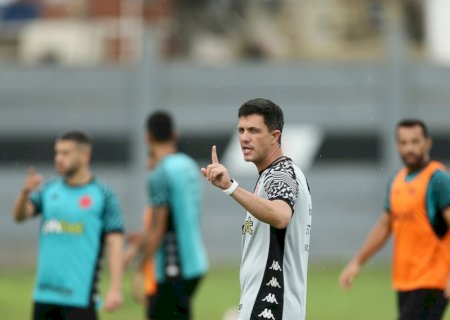 Barbieri avalia primeiros treinos e projeta Vasco "mais pronto" em abril