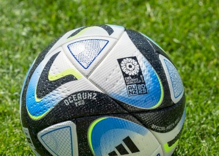 Com direito a "passeio de helicóptero", Fifa apresenta Oceaunz, a bola oficial da Copa do Mundo Feminina