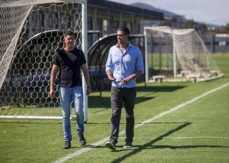 Bracks aponta mudança do Vasco na busca por reforços: "Nós estamos tendo que falar 'não'"