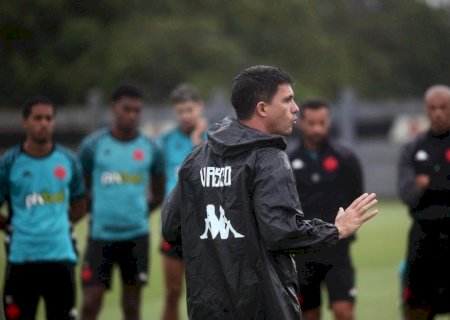 Com meia como prioridade, Vasco planeja até mais quatro reforços para início da temporada