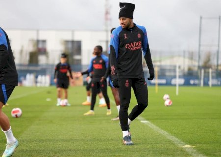 Neymar treina em Paris e reforça foco em "objetivos no PSG"
