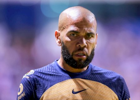 Jornal: Daniel Alves tem dívida de R$ 12,5 milhões com o Tesouro da Espanha