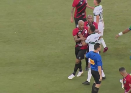 Jogadores brigões em Athletico x Coritiba podem pegar até 12 jogos de suspensão; procurador quer ouvir árbitro