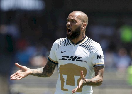 Caso Daniel Alves: jovens não sabiam que porta na boate levava a banheiro, diz jornal