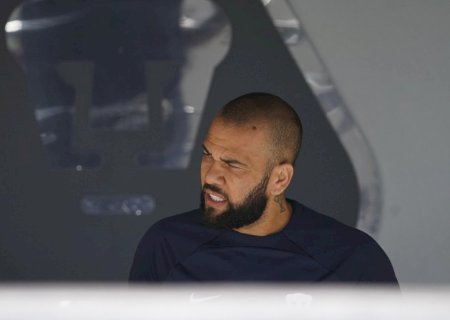 Caso Daniel Alves: par de tênis pode ser chave para atestar ou negar presença em banheiro, diz jornal