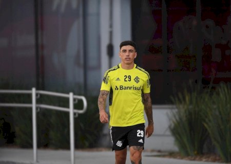 Atlético-MG anuncia Renzo Saravia, lateral direito que trabalhou com Coudet no Racing e no Inter