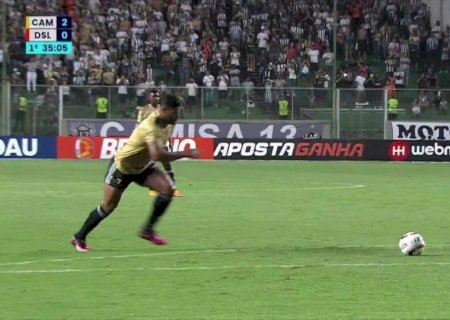 Hulk iguala "doblete" de falta de Ronaldinho Gaúcho no Atlético-MG com chute a 119 km/h