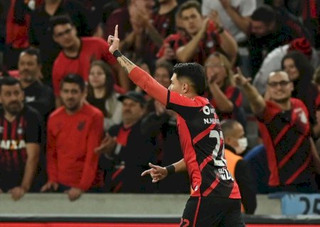 A caminho do Inter, zagueiro Nico Hernández se despede do Athletico: "Etapa maravilhosa"