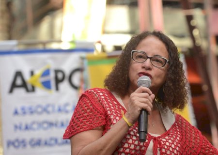 Ministra assegura reajuste de bolsas de pesquisa ainda no 1&ordm; semestre &mdash;  JORNAL O PRECURSOR