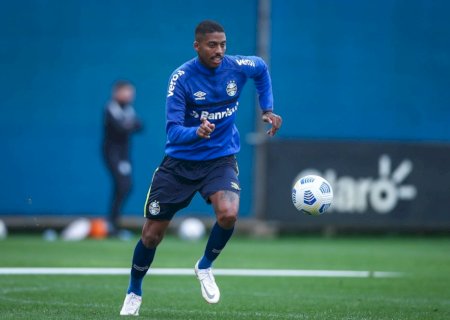 Sem rescisão assinada, Jean Pyerre decide voltar a treinar no Grêmio