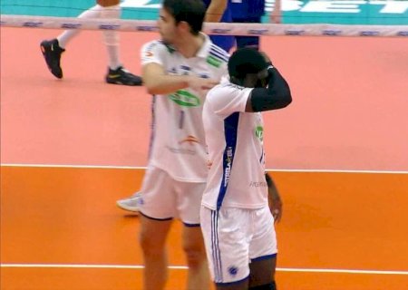 Sem Wallace e com López expulso após agressão, Cruzeiro perde para o Minas na Superliga