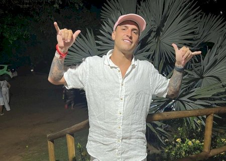 Aos 30 anos, Felipe Prior assume 1º namoro: “O último dos românticos”