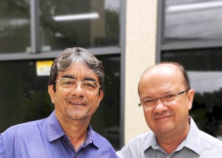 Juscelino solicita auxílio ao vice-governador para resolver problema de alagamentos no mosteiro.