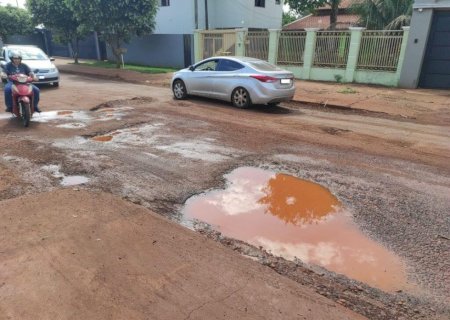 Dourados: Mesmo com recurso do IPVA em caixa, serviços de tapa-buracos segue a conta gota
