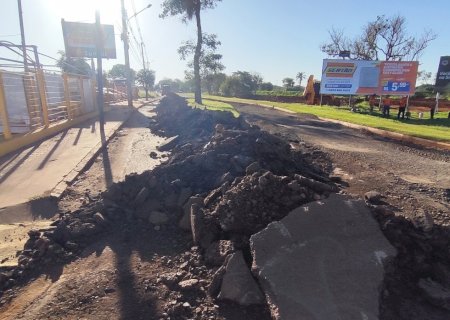 Prefeitura de Dourados, inicia operação para reconstruir trecho da rua Antônio Emílio de Figueiredo