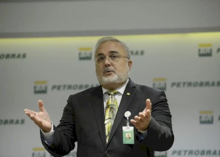 Lucro da Petrobras cai 47%  com nova política de preços do PT