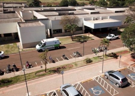Homem se passa por médico para cobrar exames de pacientes no HU em Dourados